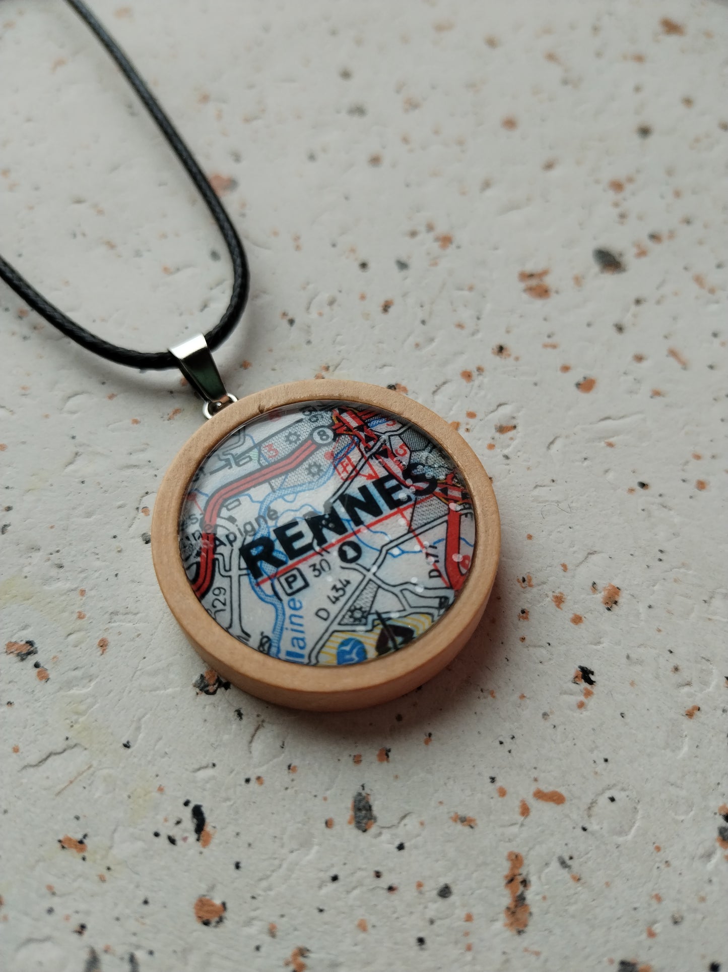 Collier cordon ciré et pendentif bois - recyclage-Rennes