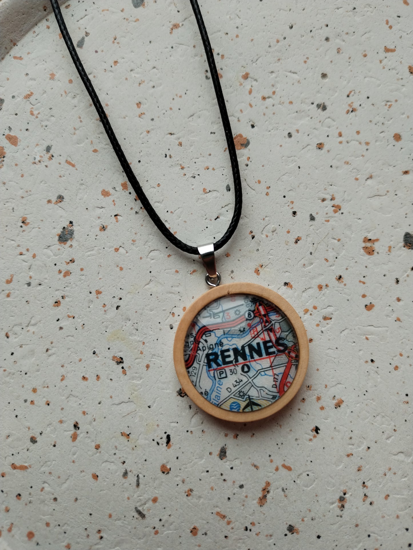 Collier cordon ciré et pendentif bois - recyclage-Rennes