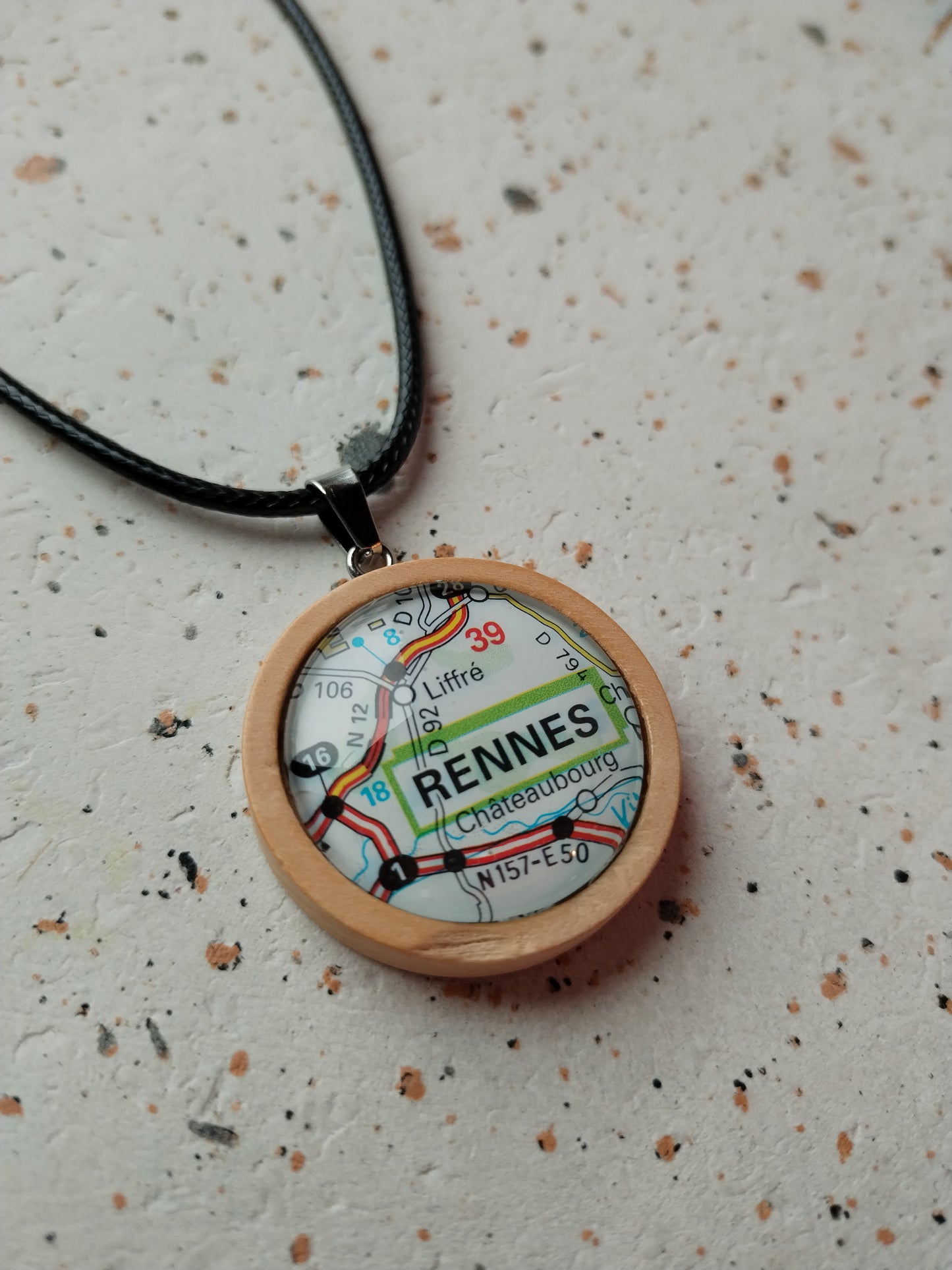 Collier cordon ciré et pendentif bois - recyclage-Rennes