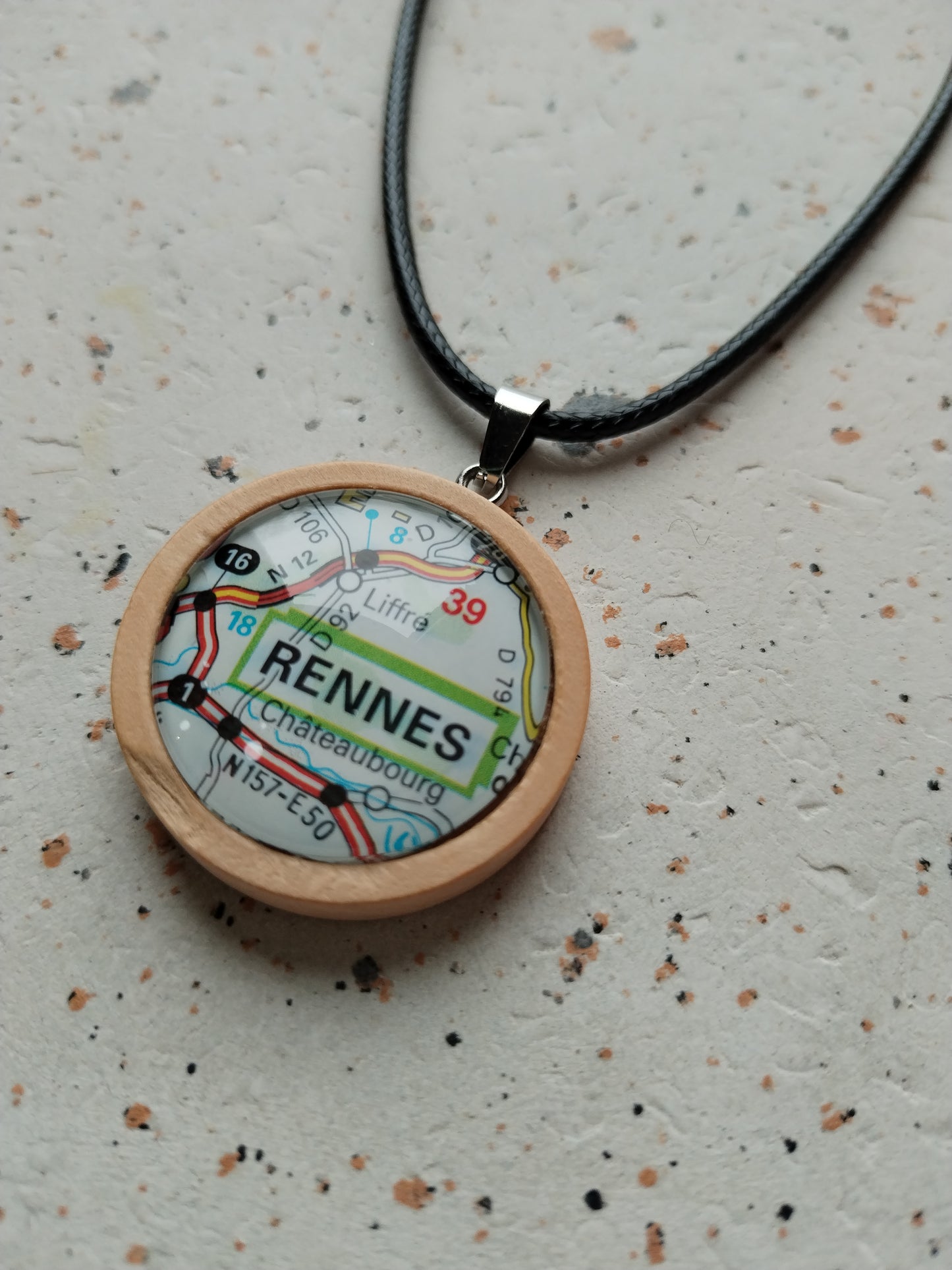 Collier cordon ciré et pendentif bois - recyclage-Rennes