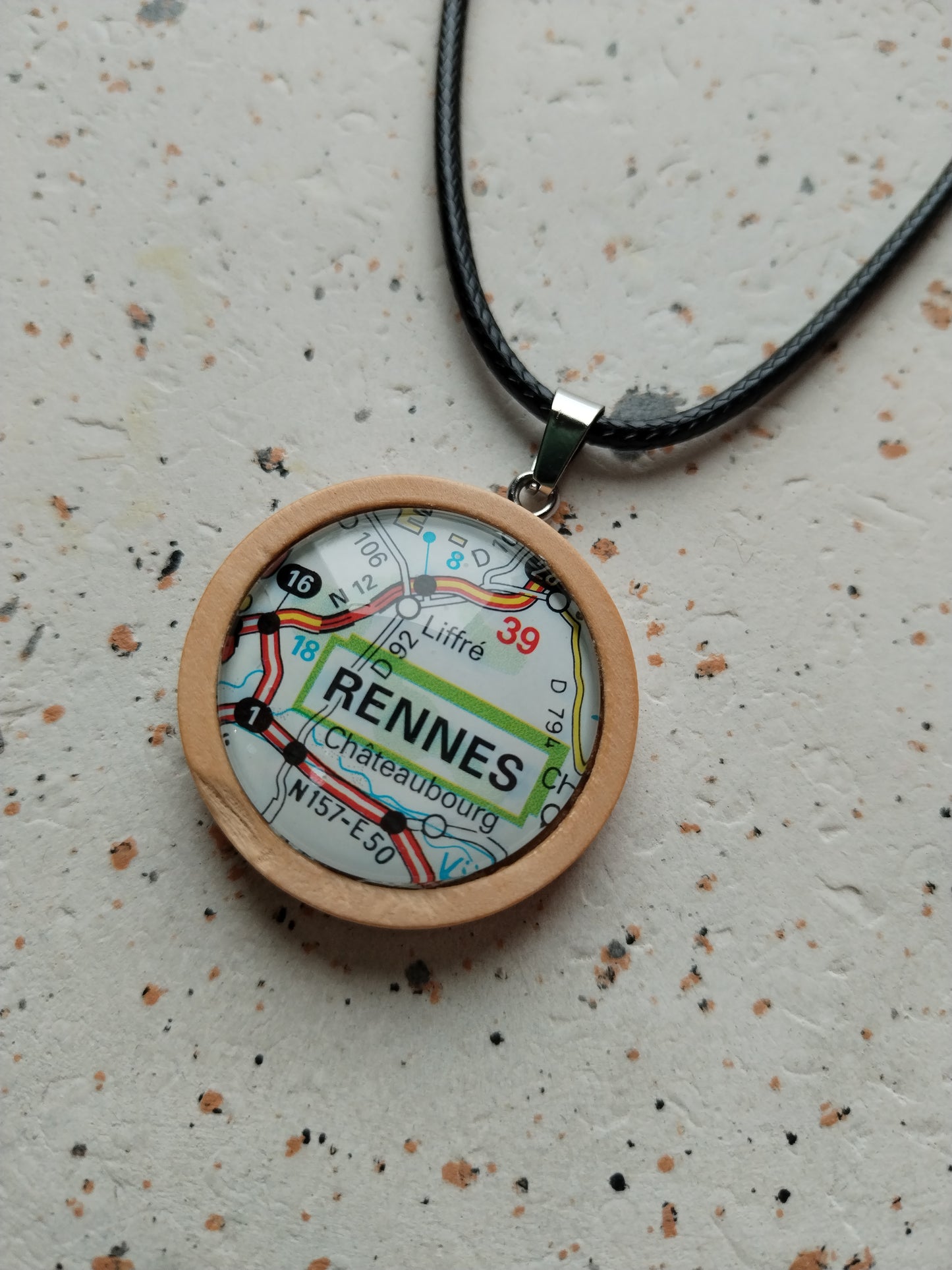 Collier cordon ciré et pendentif bois - recyclage-Rennes