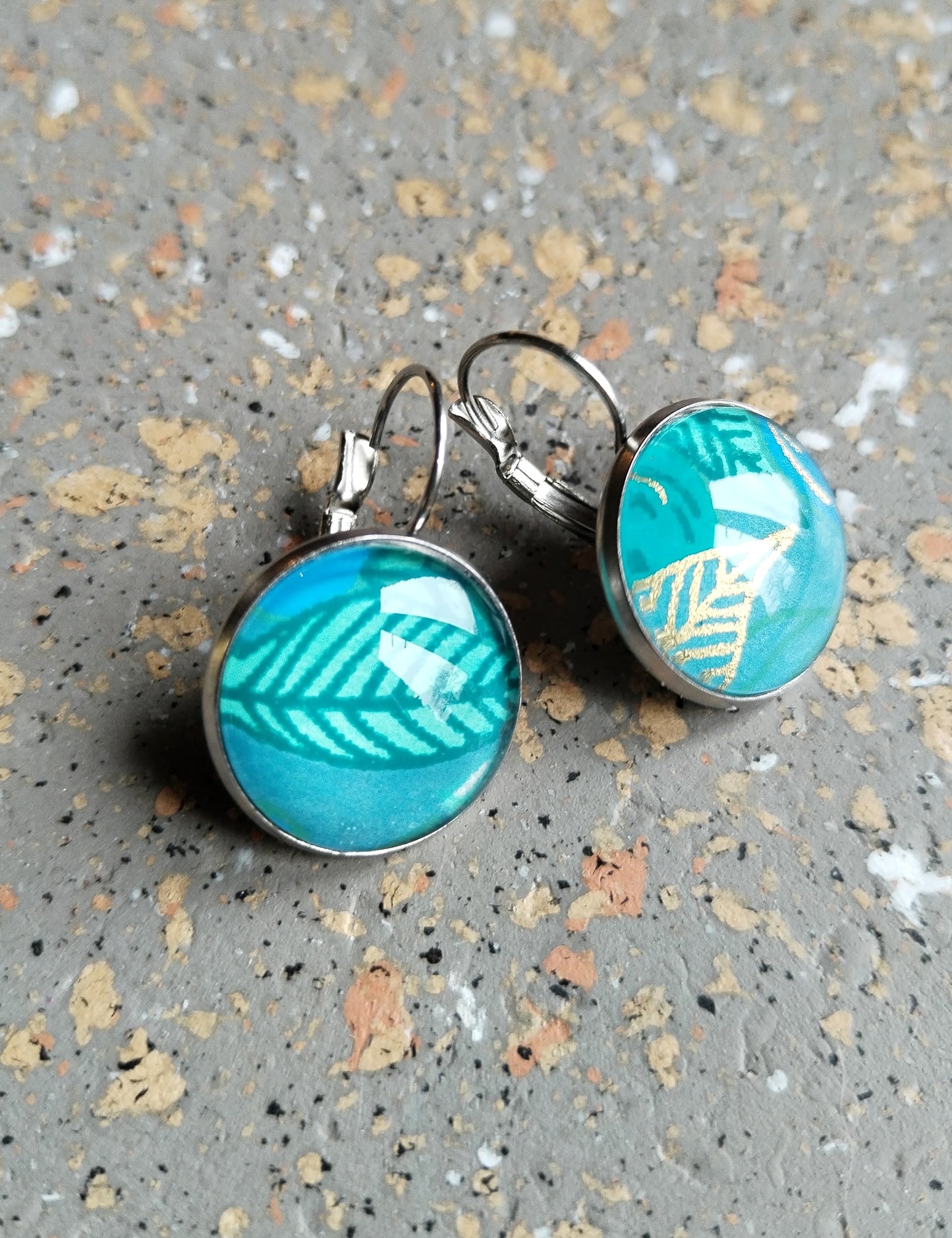 Boucles d'oreilles dormeuses rondes 16 mm- Acier inoxydable  turquoise feuille