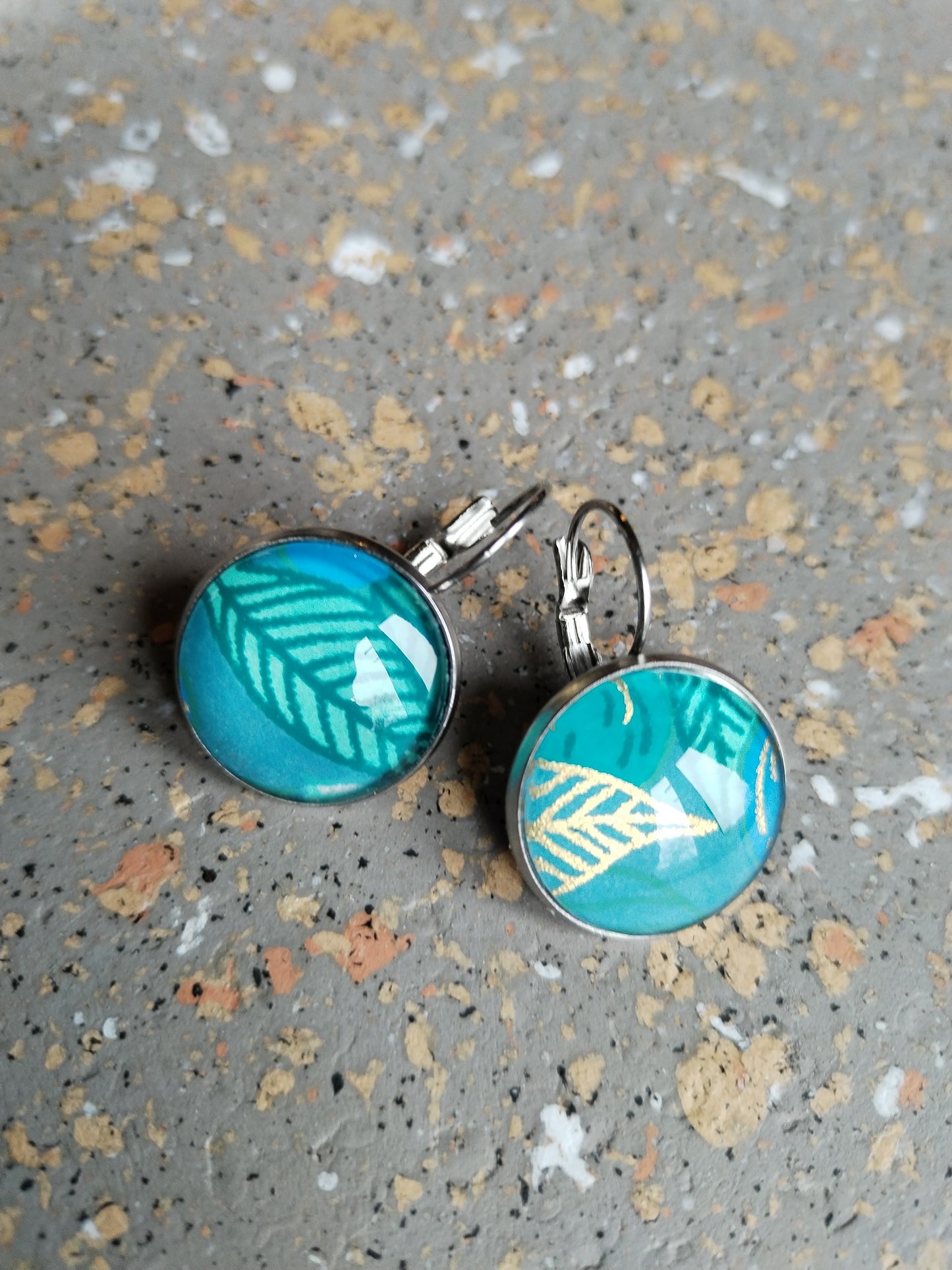 Boucles d'oreilles dormeuses rondes 16 mm- Acier inoxydable  turquoise feuille