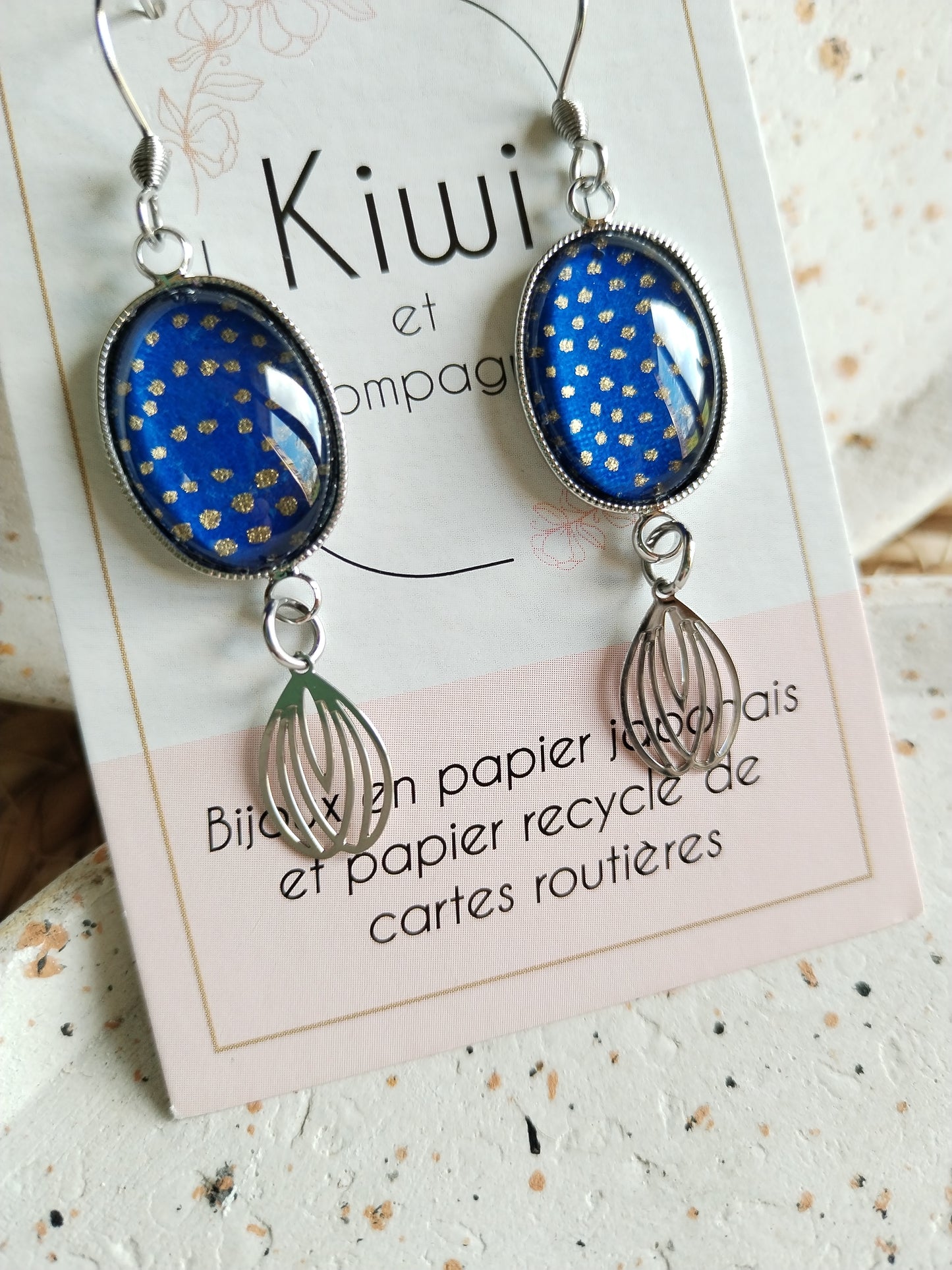 Boucle d'oreille acier ovale-papier bleu pois doré