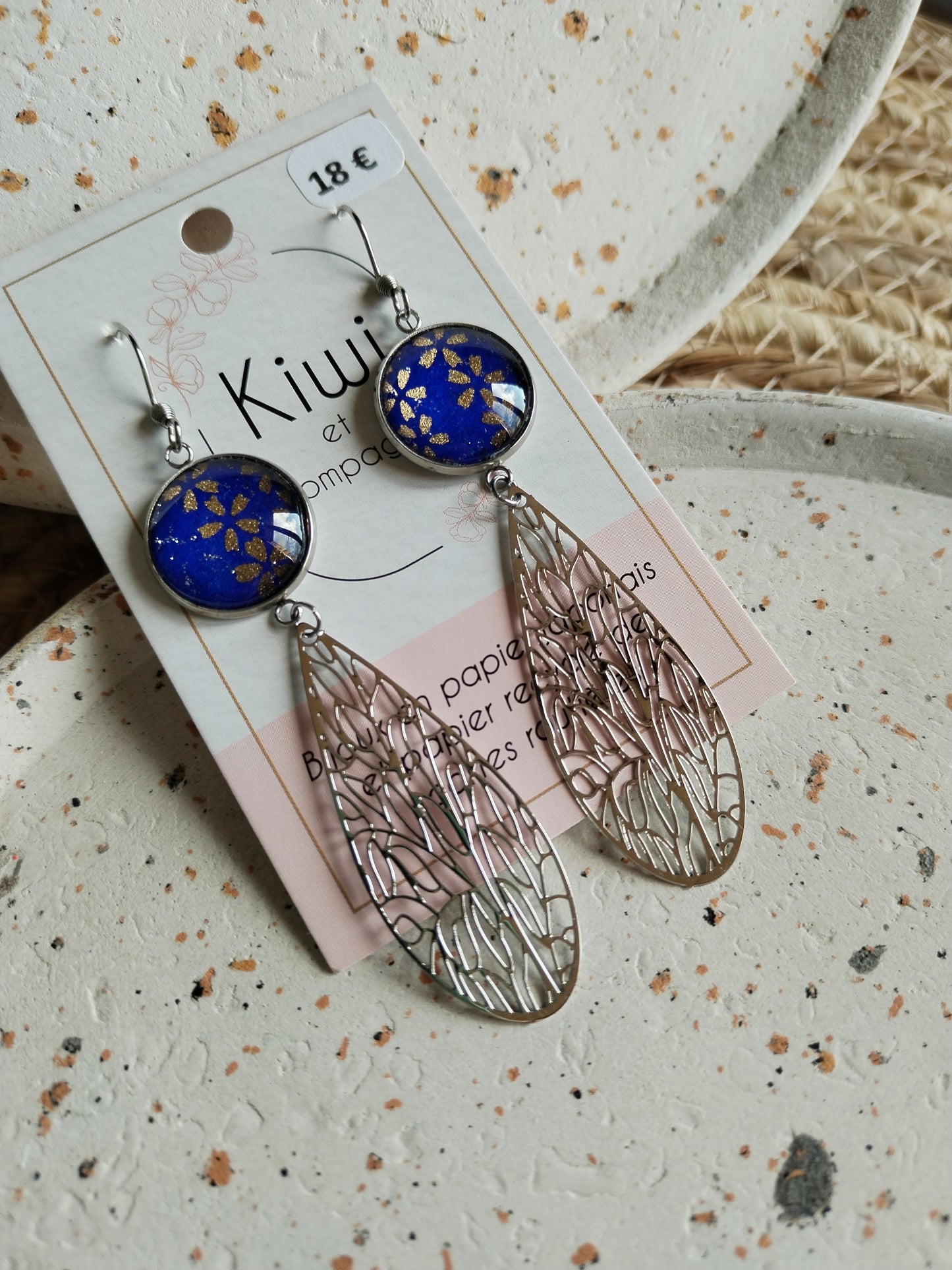 Boucles d'oreilles cabochon - Acier inoxydable - papier japonais bleu nuit -fleur doré -breloque filigrane