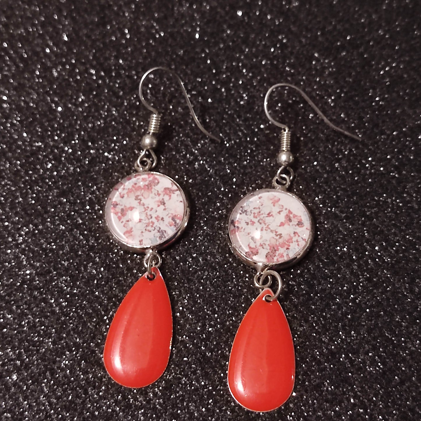 Boucles d'oreilles cabochons 14mm - Acier inoxydable - floral blanc et rose, breloque rouge