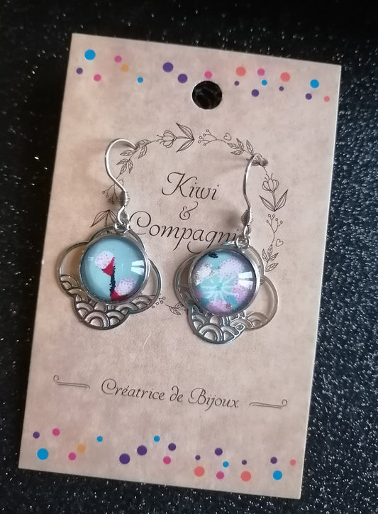 Boucles d'oreilles cabochons ronds 12mm - Acier inoxydable - Breloque nuage filigrane - Fleurs fond bleu pastel